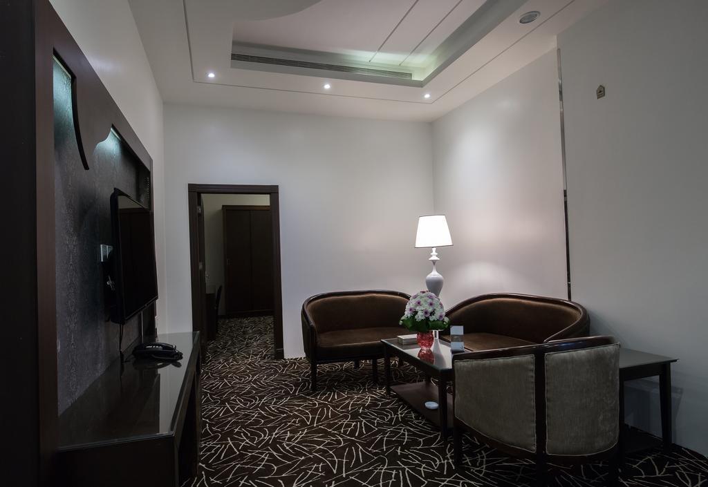 Rest Night Serviced Apartments- Alhamra Riad Exterior foto A suite at the hotel