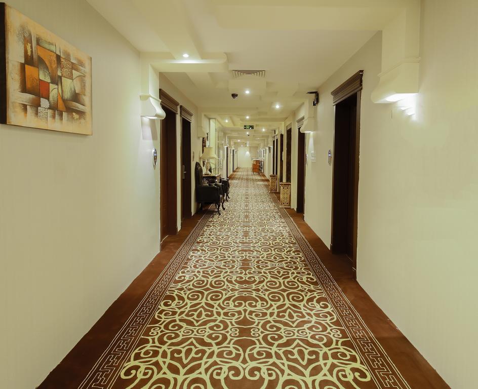 Rest Night Serviced Apartments- Alhamra Riad Exterior foto A corridor at the hotel
